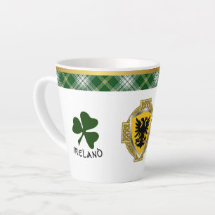 Taza De Café Latte Browne Irish Shield y Tartan Personalizado