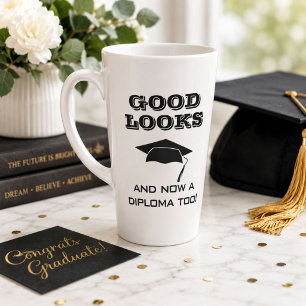 Taza De Café Latte Buen aspecto y ahora también diploma, graduación d