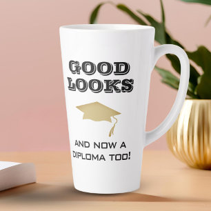 Taza De Café Latte Buen aspecto y ahora también diploma, graduación d