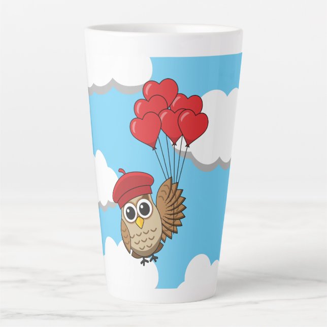 Taza De Café Latte Búho lindo volando con globos cardíacos (Anverso)