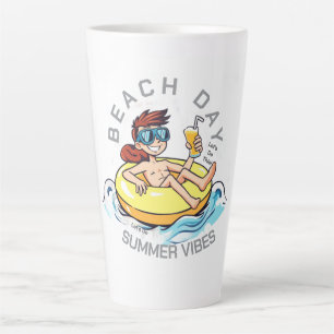 Taza De Café Latte Caricatura de Beach Day en el anillo inflable