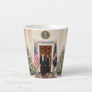 Taza De Café Latte Casa Blanca de los Navidades de Donald y Melania T