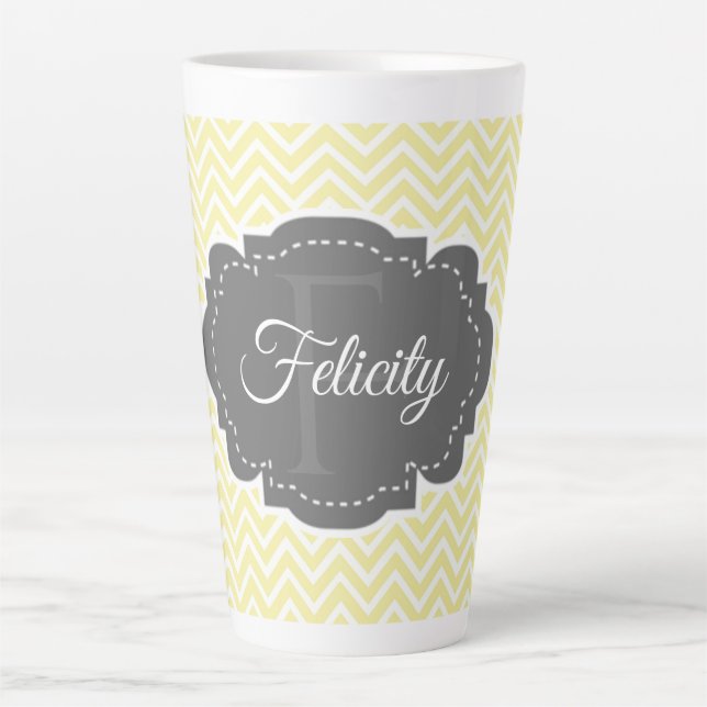 Taza De Café Latte Chevron amarillo personalizado latte mug (Anverso)