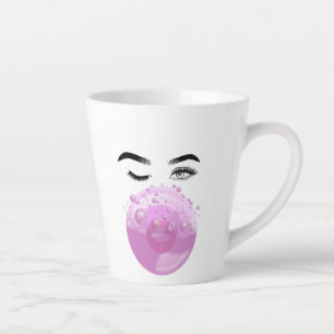 Taza De Café Latte Chicle Rosa Burbuja siendo Soplado por una Mujer