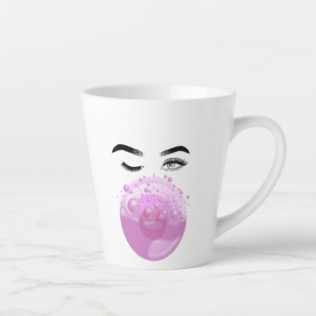 Taza De Café Latte Chicle Rosa Burbuja siendo Soplado por una Mujer (Derecha)