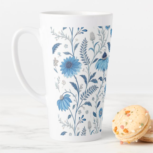 Taza De Café Latte Chinoiserie Blue Echinacea Pattern (In situ)