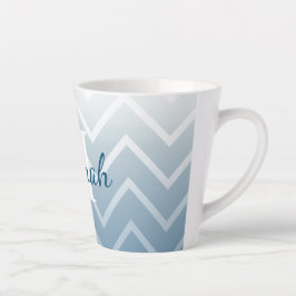 Taza De Café Latte Cielo azul chevron blanco