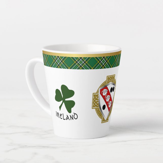 Taza De Café Latte Clarke Irish Shield y Tartán Personalizados (Ángulo izquierdo)