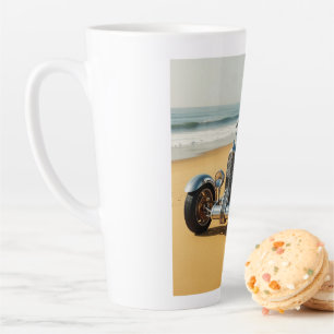 Taza De Café Latte Coche de plata en la playa