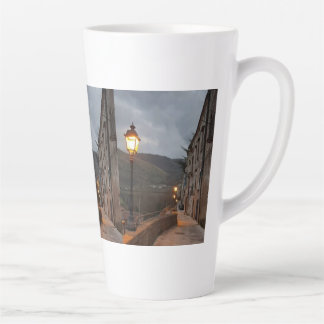 Taza De Café Latte colori rilassanti e dettagli armoniosi.