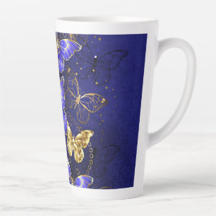 Taza De Café Latte Composición con mariposas de zafiro