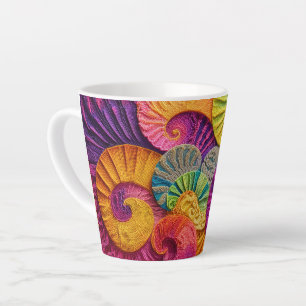 Taza De Café Latte Conchas Cromáticas: Mosaico Espiral Vibrante