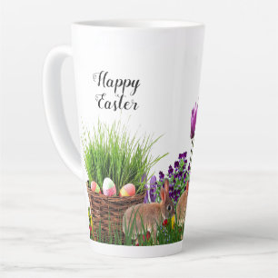 Taza De Café Latte Conejo Feliz de Pascua en Jardín de Tulipanes 