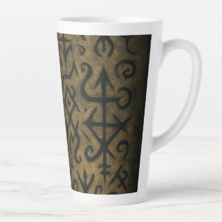 Taza De Café Latte Correras y símbolos místicos de antaño
