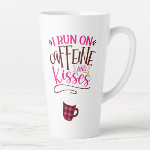 Taza De Café Latte Corro en cafeína y besa latte mug