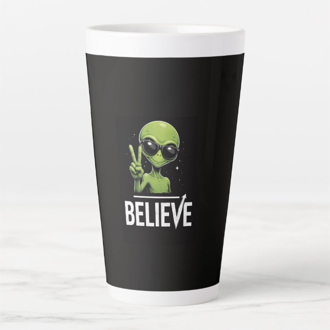 Taza De Café Latte Cree en nosotros (Anverso)