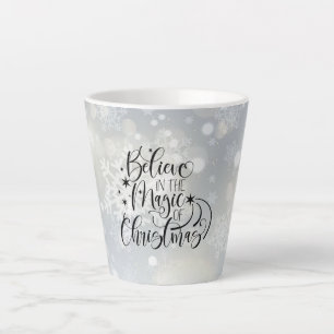 Taza De Café Latte Creer En La Magia De Los Navidades