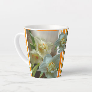 Taza De Café Latte Daffodils de la corona nupcial Diseño Latte Mug