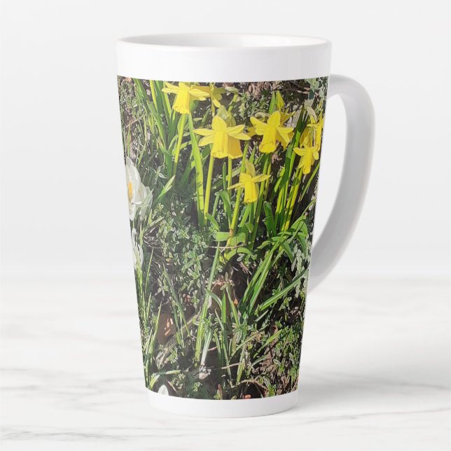 Taza De Café Latte Daffodils y Crocus Latte Mug (Ángulo derecho)