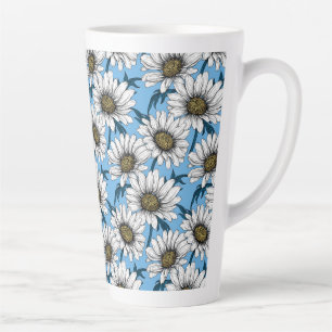 Taza De Café Latte Daisies, flores silvestres en azul