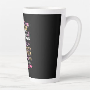 Taza De Café Latte Detrás Del Scout Hay Una Tía Fuerte