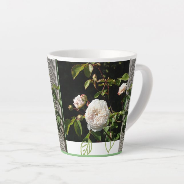 Taza De Café Latte Diseño de rosas blancas latte mug (Ángulo derecho)