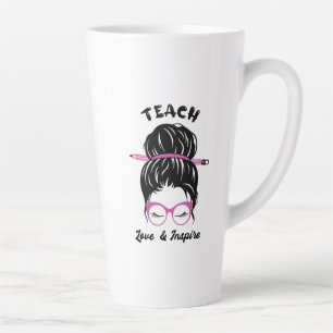 Taza De Café Latte Diseño gráfico de Teach Love & Inspire Messy Bun