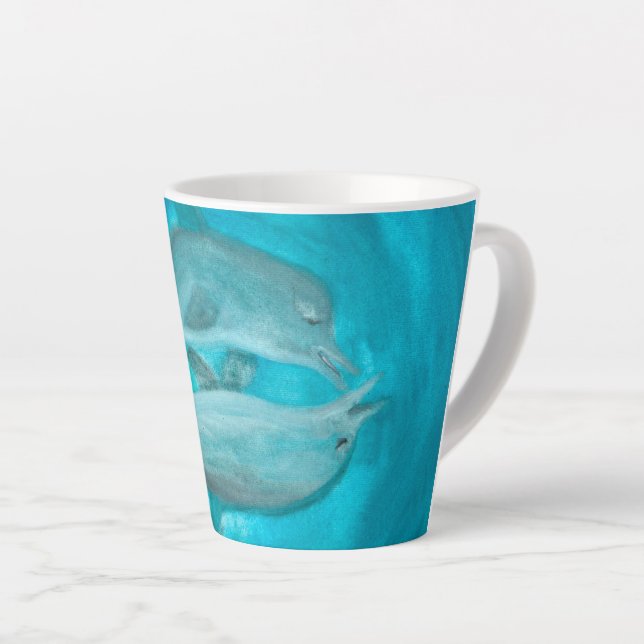 Taza De Café Latte Dos delfines jugando salvajes y libres en el océan (Ángulo derecho)