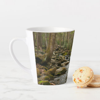 Taza De Café Latte El arroyo de Le Conte en las grandes montañas hume