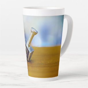 Taza De Café Latte El feliz Hanukkah de SlipperyJoe girando a cuatro