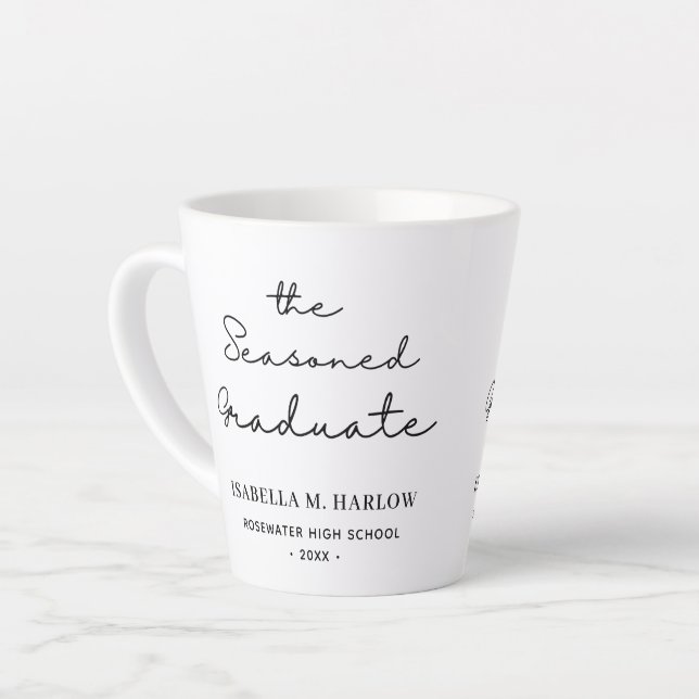 Taza De Café Latte El Graduado De Temporada Personalizado (Ángulo izquierdo)