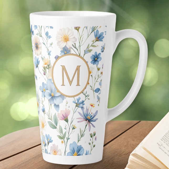 Taza De Café Latte Elegant Blue Wildflower Pattern Botanical Monogram (An elegant latte mug with blue, pink and white wildflowers pattern and custom monogram initial)