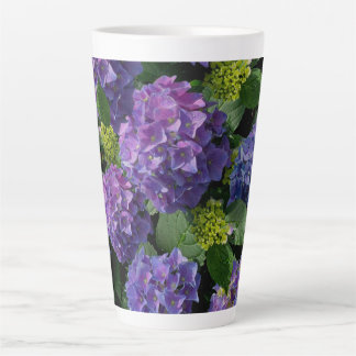 Taza De Café Latte Elegante magenta púrpura azul verde hidrangea flor