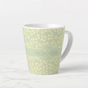 Taza De Café Latte Elegante Monograma Patrón hoja Pastel Verde