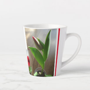 Taza De Café Latte Elegante Red Tulips Design Latte Mug