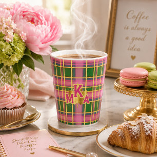 Taza De Café Latte Elegante rosa y verde a cuadros Monogramado