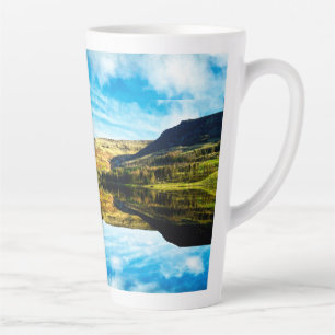 Taza De Café Latte Embalse Dovestone en invierno