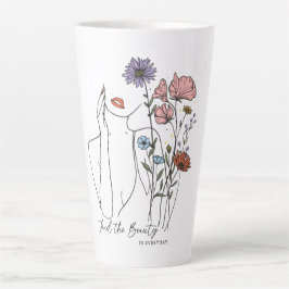 Taza De Café Latte Encontrar La Belleza En La Cita Inspiradora De Tod
