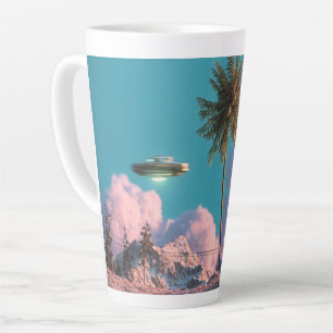 Taza De Café Latte Escena surrealista de montaña con OVNI y palmera