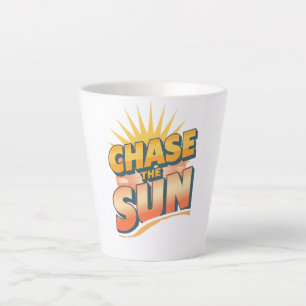Taza De Café Latte Eslogan de viaje aventurero y sol