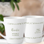 Taza De Café Latte Espectacular Doodle Olive Green Wedding Party<br><div class="desc">Regalo de fiesta de bodas para personalizar para la madre de la novia o el novio, sus padrinos o cualquier persona en su fiesta de novias. También puede añadir el nombre de la novia y el novio y la fecha de su boda. Diseño de doodle moderno y simple con corazones...</div>