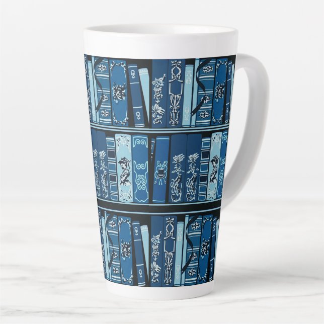 Taza De Café Latte Estantes de libros azules libros antiguos (Ángulo derecho)