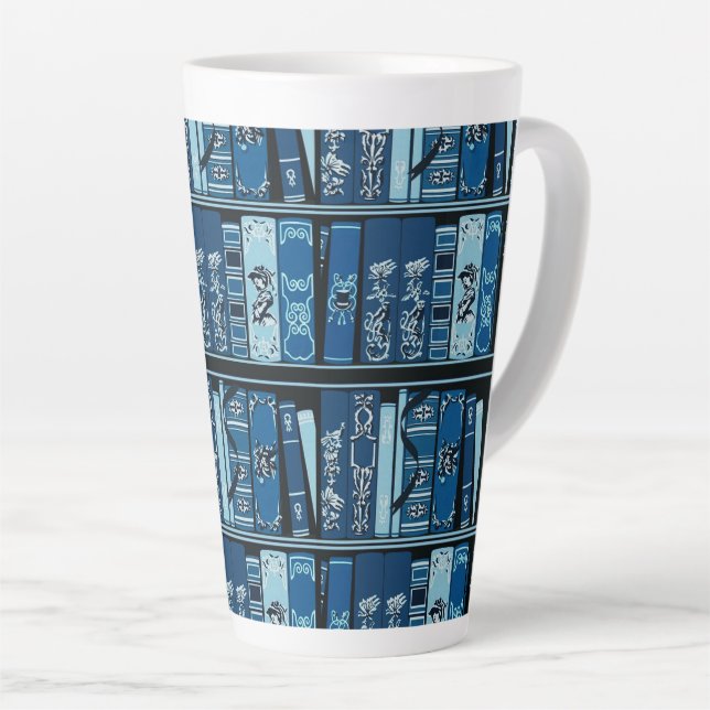 Taza De Café Latte Estantes de libros azules libros antiguos (Ángulo derecho)
