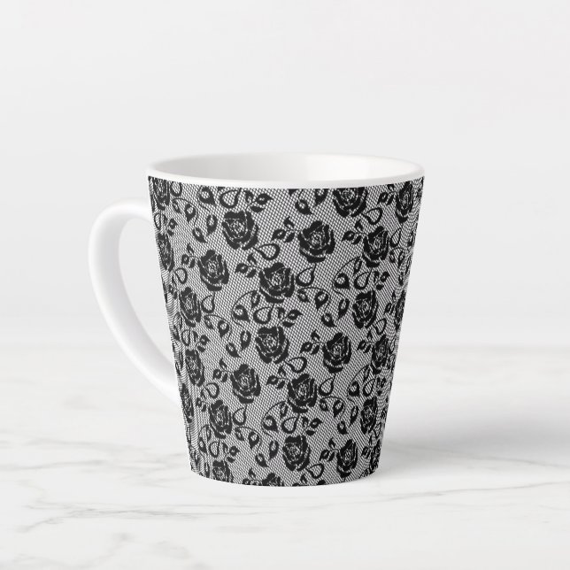 Taza De Café Latte Faux Black Lace Rosa Fishnet Latte Mug (Ángulo izquierdo)