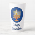 Taza De Café Latte ¡Feliz Chanukah! Menorah<br><div class="desc">¡Feliz Chanukah! Menorah Latte Mug Editar texto para personalizar</div>