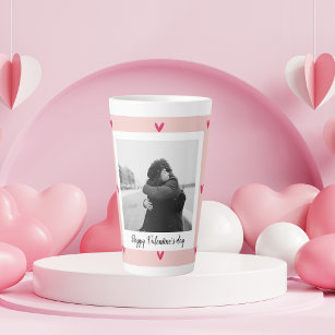 Taza De Café Latte Feliz Día de San Valentín   Corazón rosa y rojo   