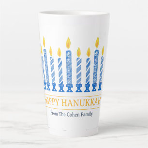 Taza De Café Latte Feliz Hanukkah Sencillo saludo elegante en velas