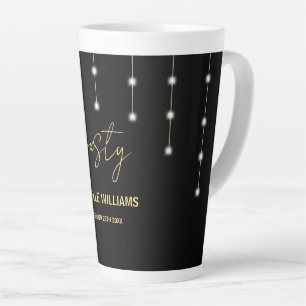 Taza De Café Latte Fiesta Negra y Dorada de Escritura Moderna