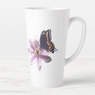 Taza De Café Latte Flor de clematis y mariposa de cerda negra