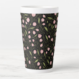 Taza De Café Latte Flor rosa y cúrcuta sobre negro con patrón de repe